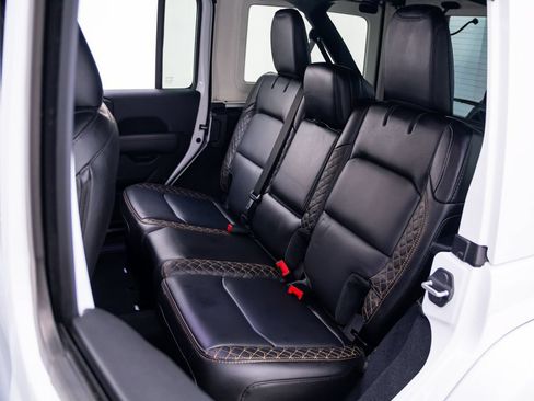 Used 2021 Jeep Wrangler Unlimited Sahara AWD/4WD image 18