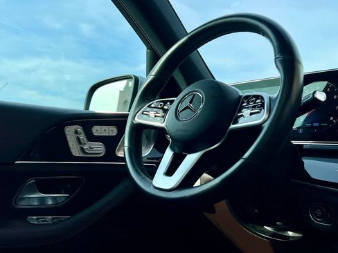 Used 2022 Mercedes-Benz GLS 450 4MATIC image 7