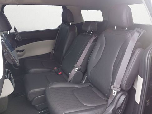 Used 2024 Kia Carnival SX image 9