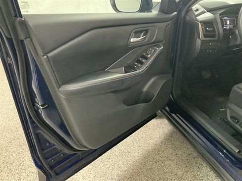 Used 2024 Nissan Rogue SV image 14