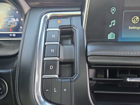 Used 2024 Chevrolet Tahoe Z71 w/ Luxury Package AWD/4WD image 21