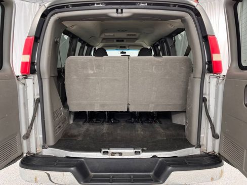 Used 2010 Chevrolet Express 2500 LT w/ LT Preferred Equipment Group RWD image 20