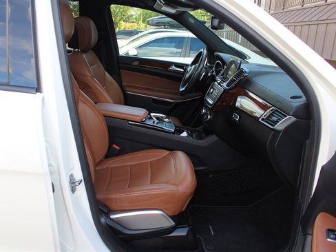 Used 2018 Mercedes-Benz GLS 550 4MATIC image 34
