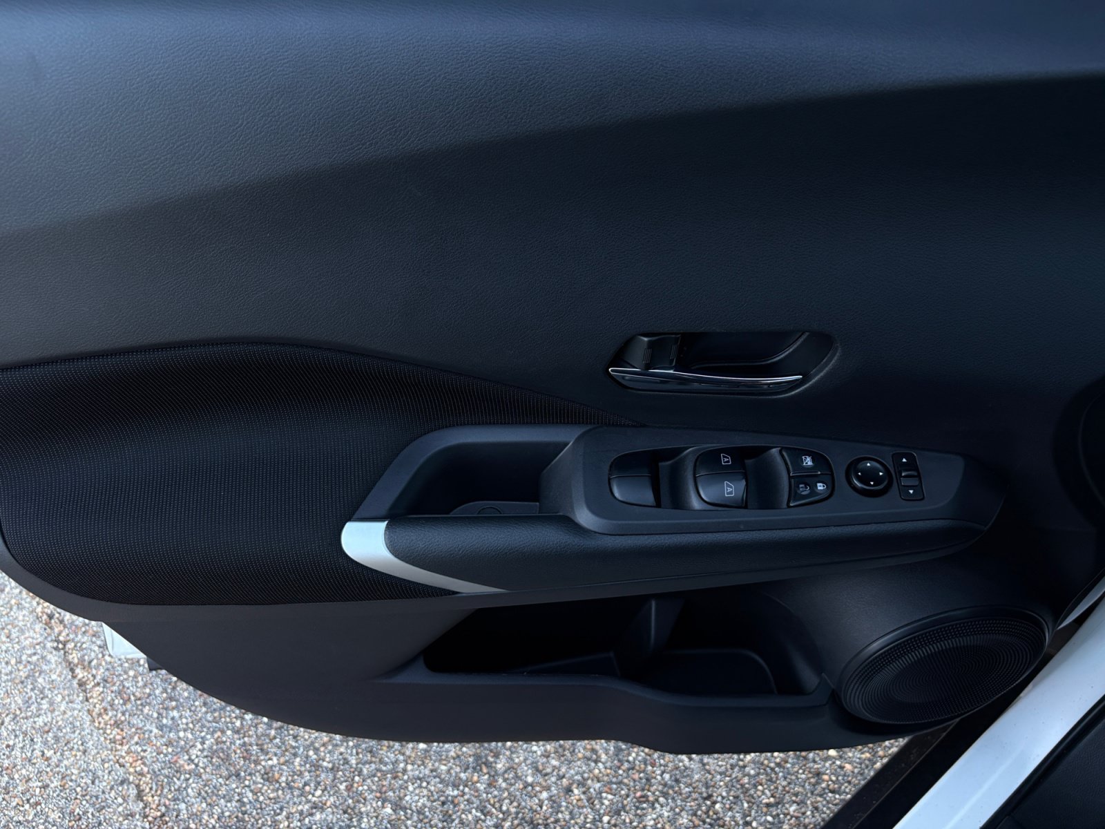 Used 2023 Nissan Kicks SV FWD image 30