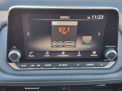 Used 2024 Nissan Rogue SV image 16