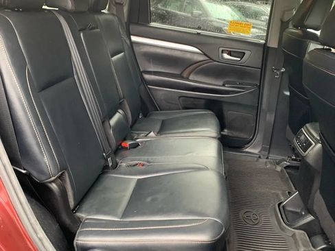 Used 2017 Toyota Highlander XLE AWD/4WD image 24