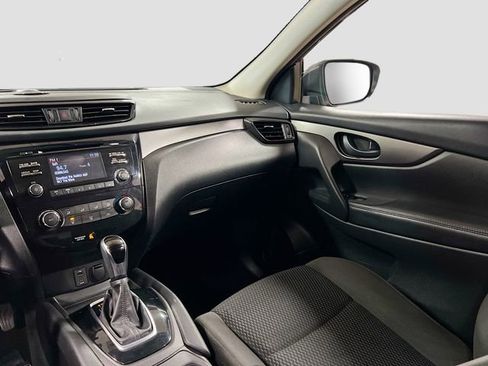 Used 2017 Nissan Rogue Sport S image 22