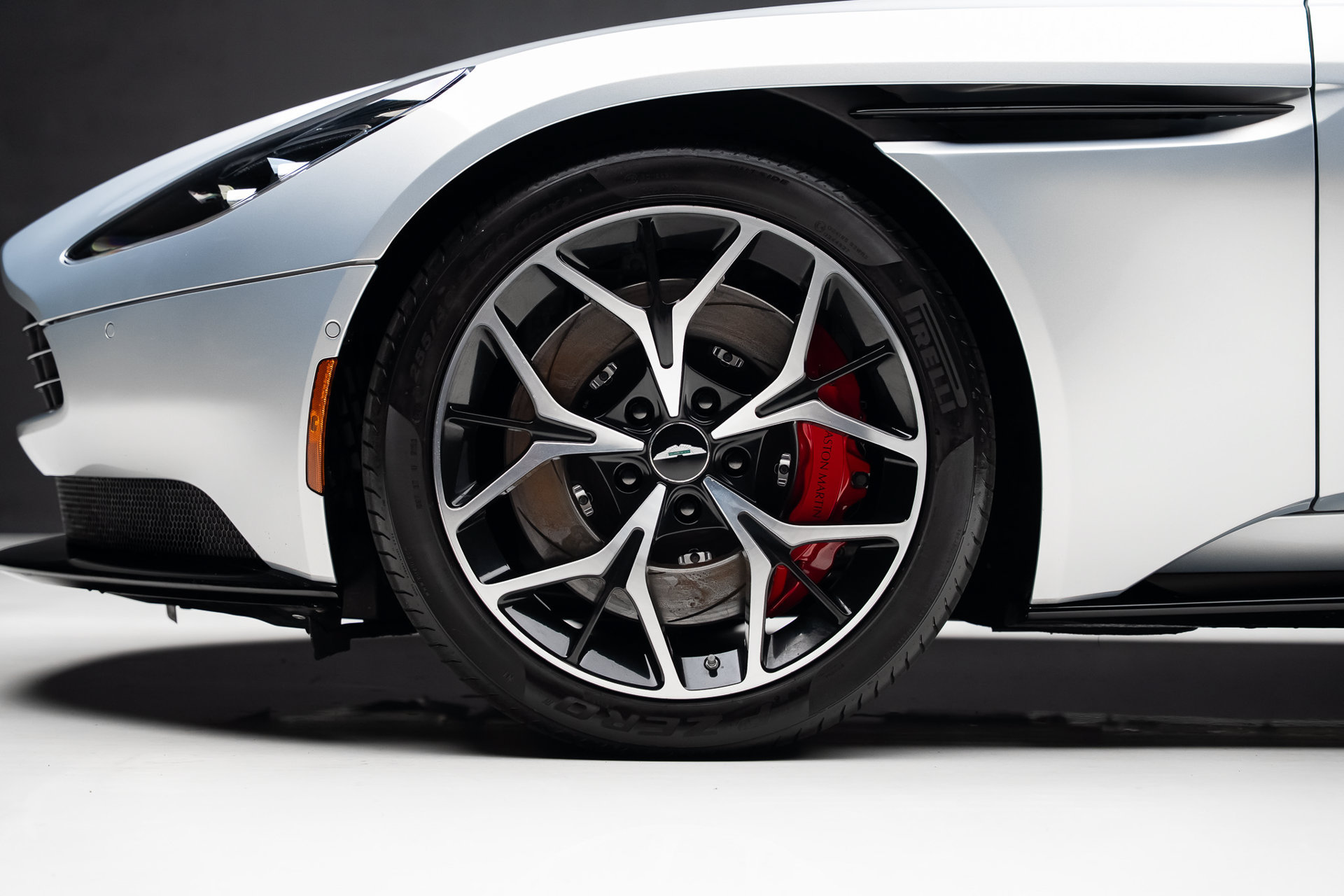 Used 2019 Aston Martin DB11 Volante RWD image 21