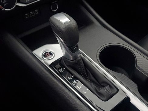 Used 2025 Nissan Altima 2.5 SV image 8