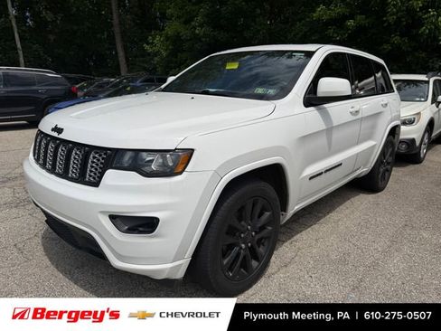 Used 2019 Jeep Grand Cherokee Altitude AWD/4WD image 5