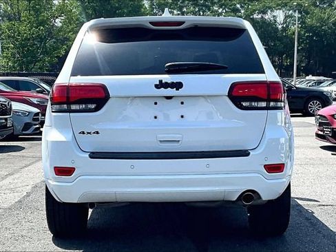Used 2021 Jeep Grand Cherokee Laredo X AWD/4WD image 3