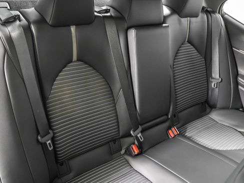 Used 2022 Toyota Camry SE FWD image 39