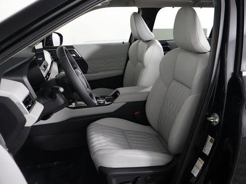 Used 2025 Mitsubishi Outlander SEL AWD/4WD image 32