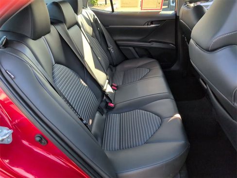Used 2024 Toyota Camry SE image 31