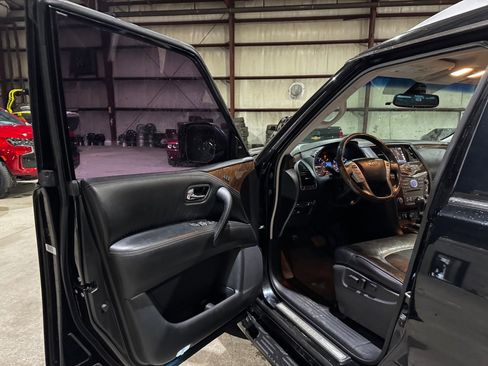 Used 2016 INFINITI QX80 Limited w/ Driver's Assistance Package image 11