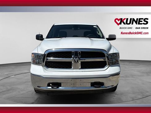 Used 2022 RAM 1500 Classic SLT AWD/4WD image 3