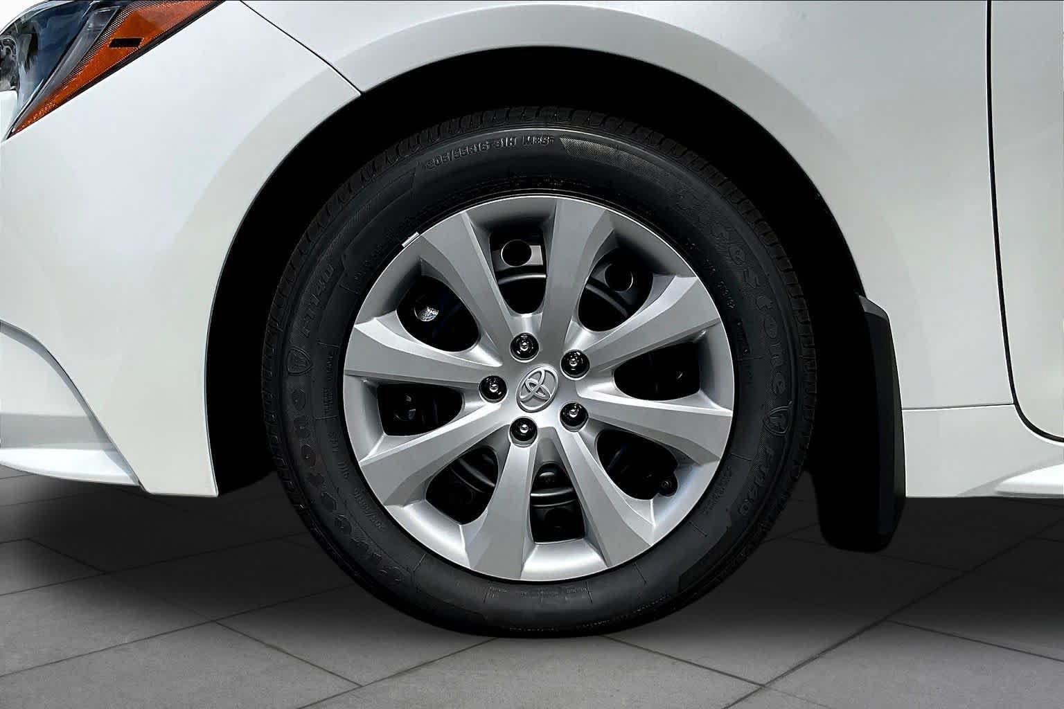 Used 2026 Toyota Corolla LE FWD image 11
