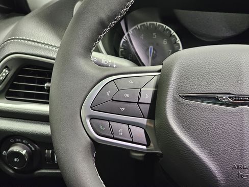 New 2026 Chrysler Pacifica Select FWD image 23