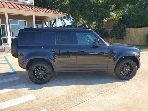 Used 2025 Land Rover Defender 110 S image 8