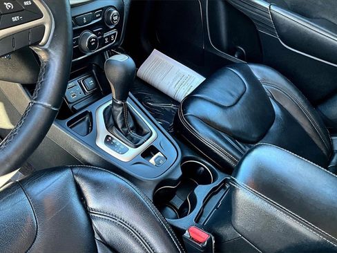 Used 2016 Jeep Cherokee Latitude image 10