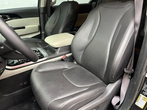Used 2024 Kia Carnival SX FWD image 19