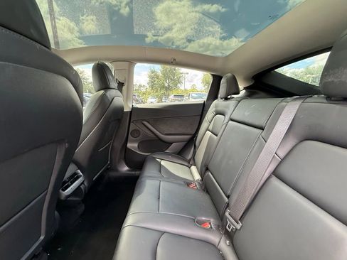 Used 2022 Tesla Model Y Performance AWD/4WD image 16