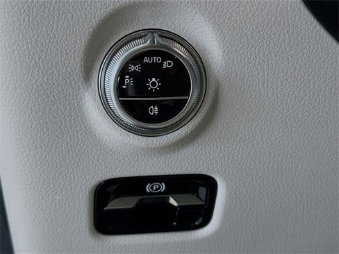 Certified 2025 Mercedes-Benz C 300 Sedan image 10