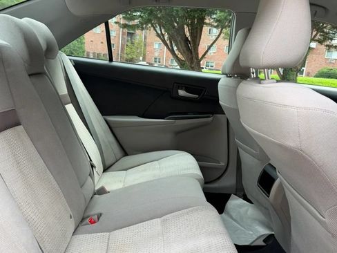 Used 2014 Toyota Camry LE FWD image 9