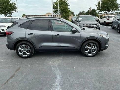 Used 2025 Ford Escape ST-Line Select AWD/4WD image 3
