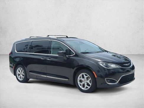 Used 2018 Chrysler Pacifica Touring-L w/ Advanced Safetytec Group FWD image 3