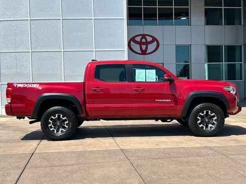 Used 2022 Toyota Tacoma TRD Off-Road w/ Technology Package AWD/4WD image 3