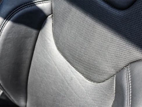 Used 2019 Jeep Cherokee Limited image 36