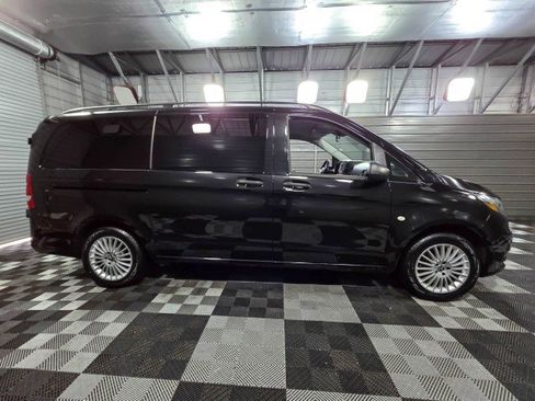 Used 2019 Mercedes-Benz Metris Passenger image 9