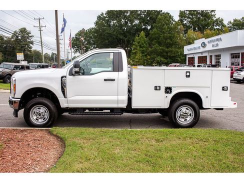 Used 2025 Ford F250 XL w/ FX4 Off-Road Package image 3