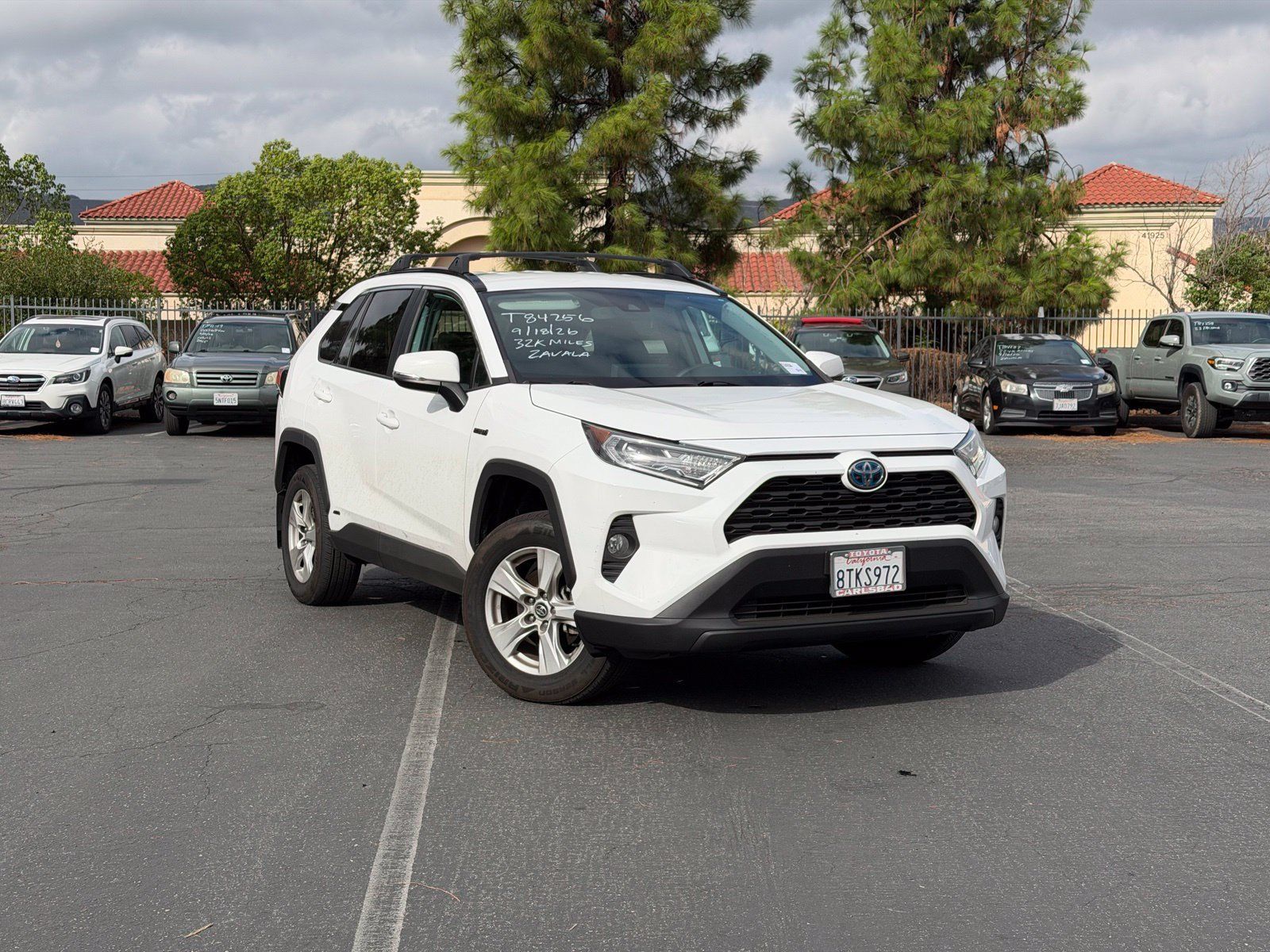 Used 2021 Toyota RAV4 XLE AWD/4WD image 1