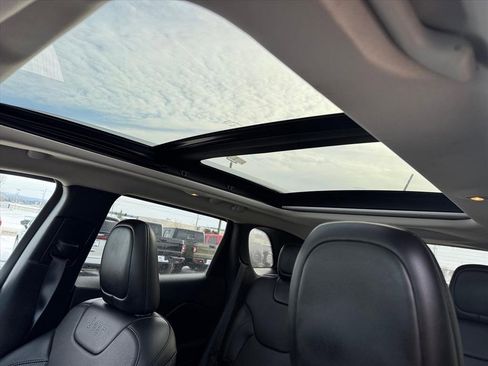 Used 2021 Jeep Cherokee Limited w/ Elite Package image 3