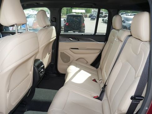 Used 2024 Jeep Grand Cherokee Limited w/ Luxury Tech Group II AWD/4WD image 25