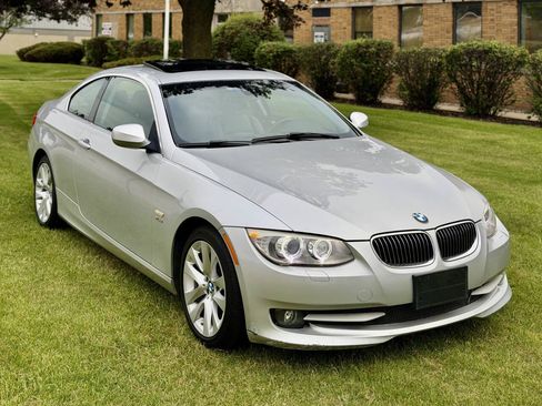 Used 2011 BMW 328i xDrive Coupe AWD/4WD image 3