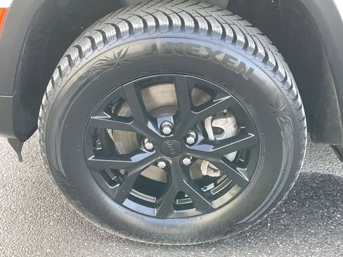 Used 2024 Jeep Grand Cherokee L Altitude image 10