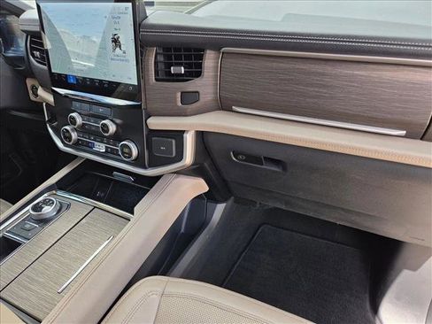 Used 2024 Ford Expedition Limited RWD image 22