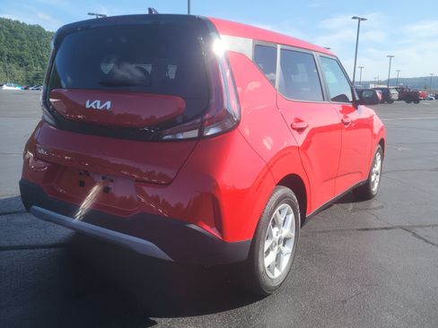 Used 2023 Kia Soul S FWD image 5