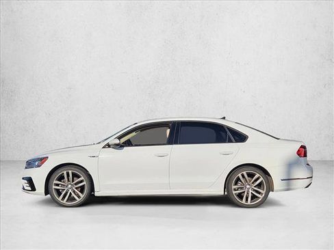 Used 2018 Volkswagen Passat 2.0T R-Line image 8