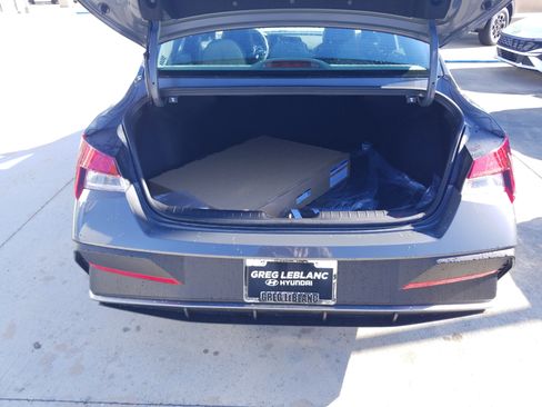 New 2026 Hyundai Elantra SE image 13