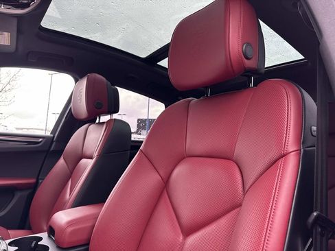 Used 2024 Porsche Macan Base image 19