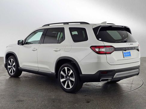 New 2025 Honda Pilot Touring image 5