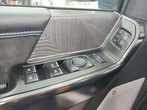 Used 2025 Ford F250 Platinum image 36