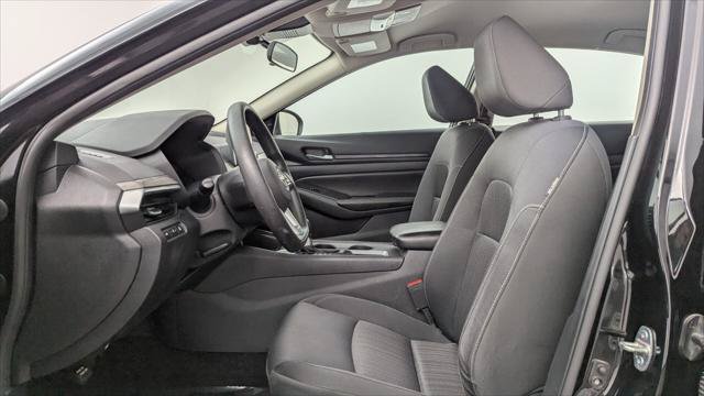 Used 2025 Nissan Altima 2.5 SV FWD image 14