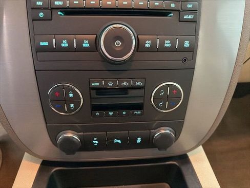 Used 2013 Chevrolet Avalanche LT w/ Suspension Package, Off-Road image 21