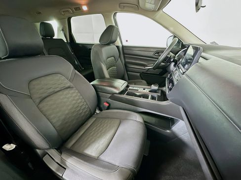 Used 2024 Nissan Pathfinder S image 30