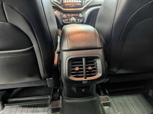 Used 2017 Jeep Cherokee Limited AWD/4WD image 21